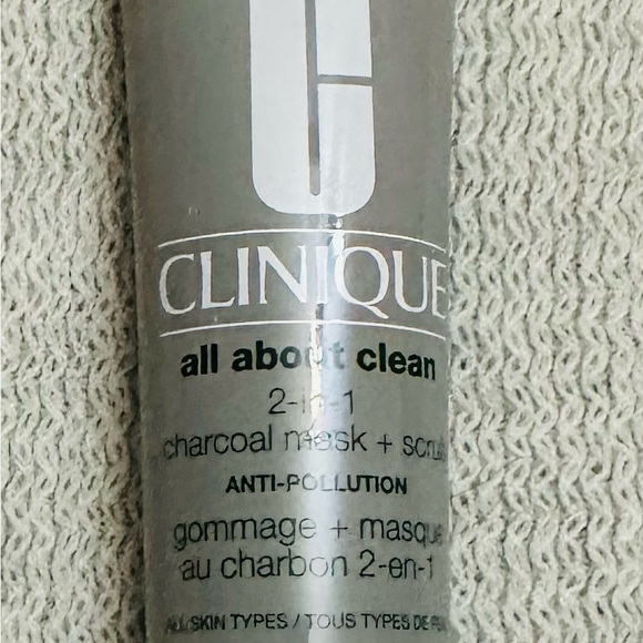 CLINIQUE ALL ABOUT CLEAN 2-in 1. - Picture 2 of 4